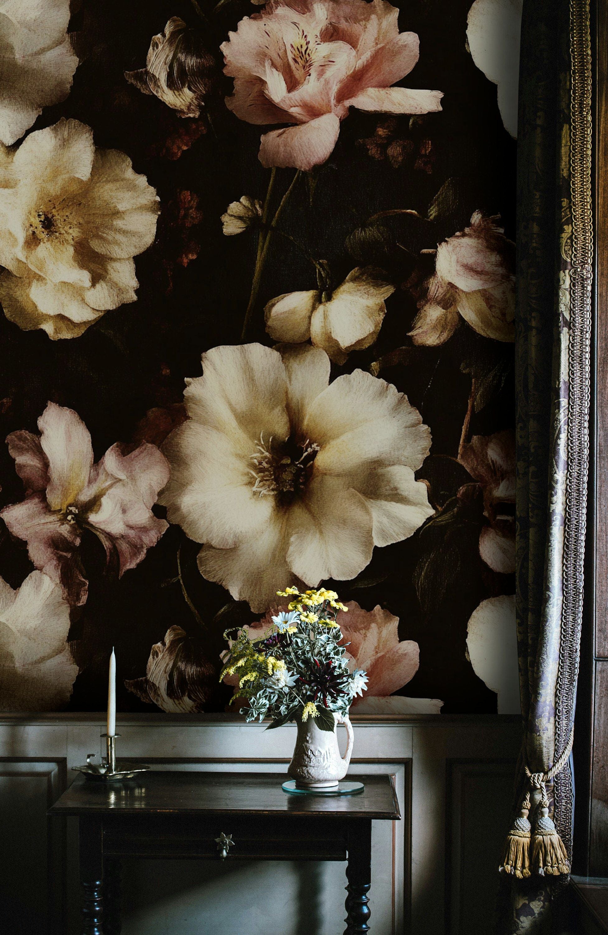 Vintage Dark Floral Bloom Wallpaper