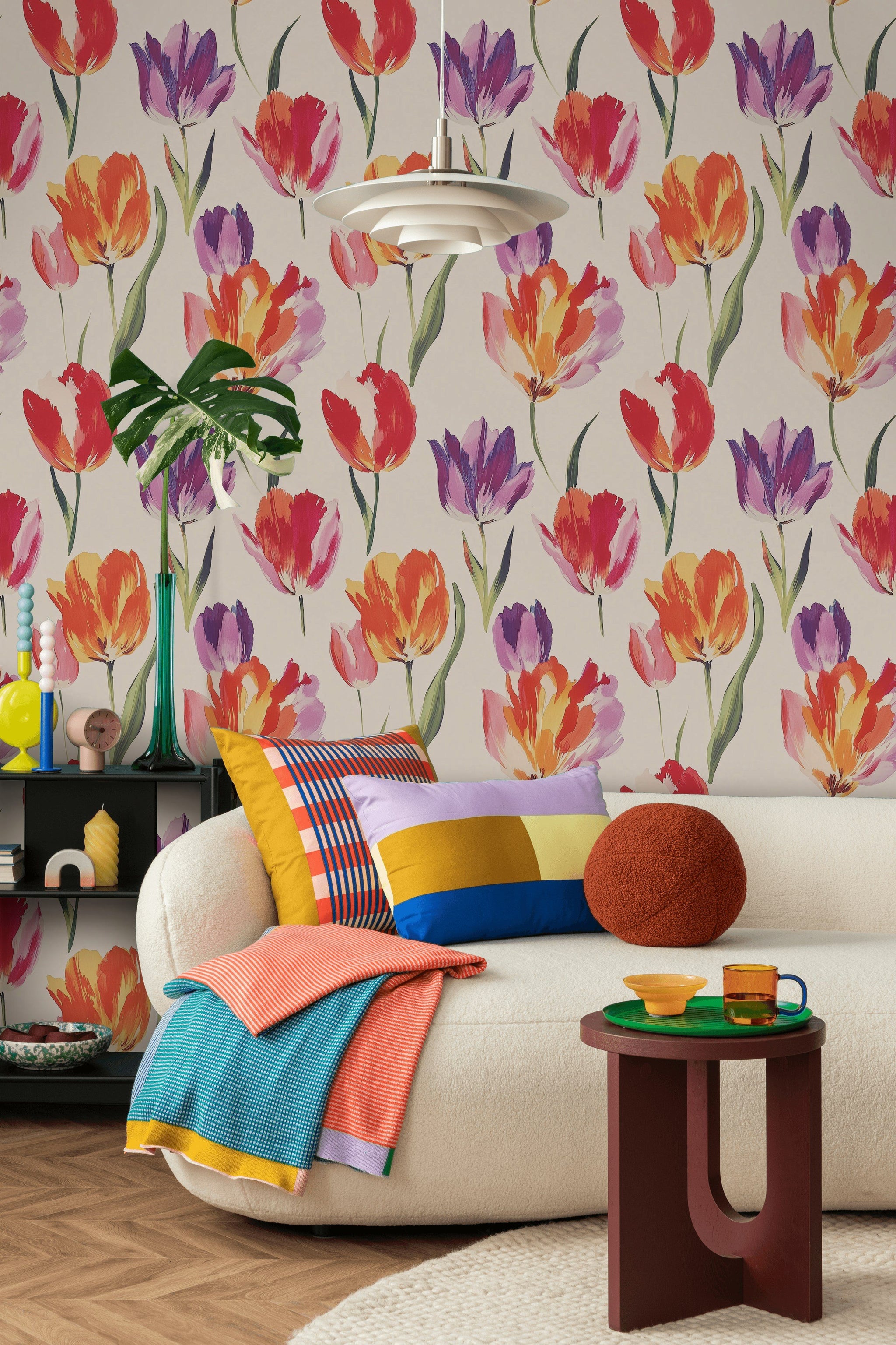 Vibrant Tulip Pattern Cream Wallpaper
