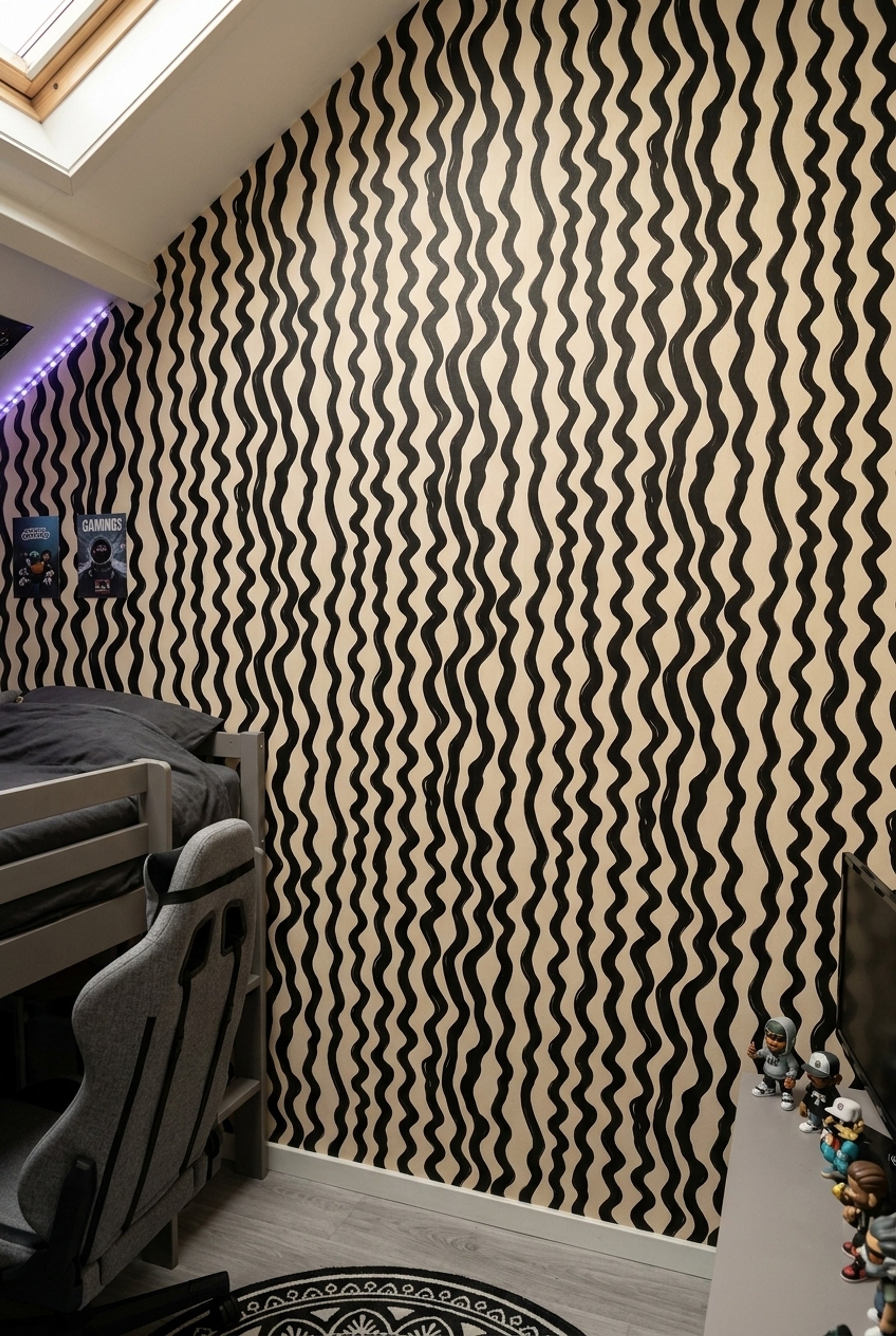 Wavy Stripes Wallpaper Hand Painted Abstract Decorative Mural
